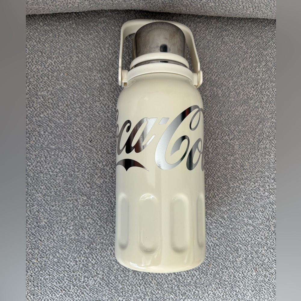 Coca Cola Insulated Thermos 🤍 - Picture 3 of 8